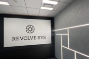 株式会社リボルブ・シス